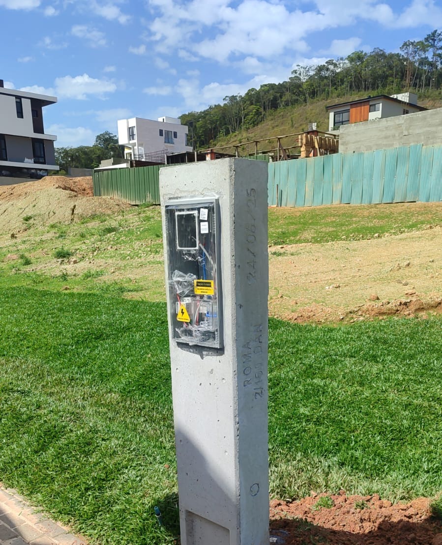 Poste de energia subterrânea instalado pela Voltare